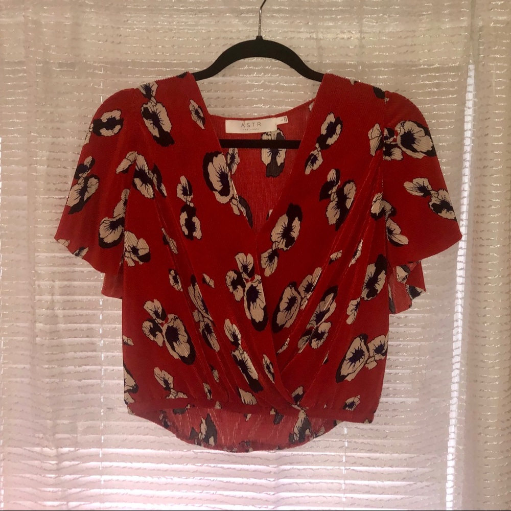 ASTR The Label Crinkle Crop Top